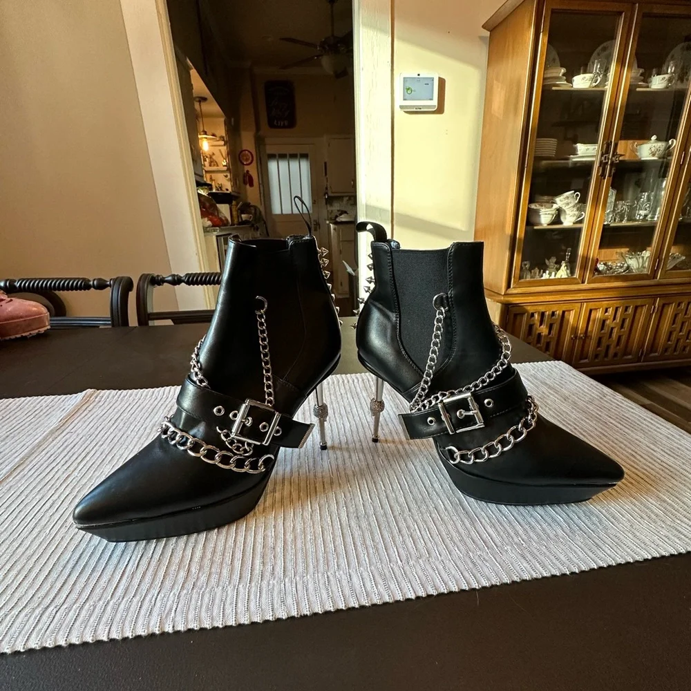 Lamoda Black Chain-Embellished Pointed Toe Ankle Boots - Picture 1 of 6